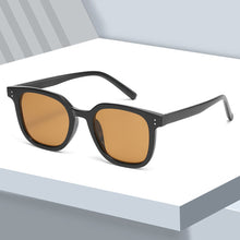 Load image into Gallery viewer, JERTHIS Classic Round Sunglasses for Women Men Retro Vintage Shades Large Plastic Frame Sunnies